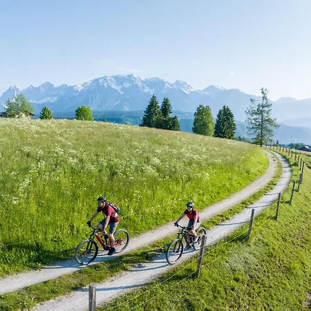 فندق Natur- Und Wellnesshotel Hoeflehner هاوس إم إنيستال