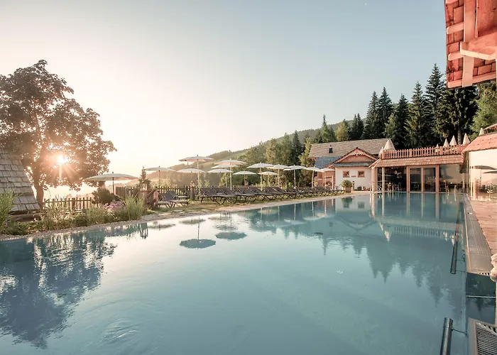 فندق Natur- Und Wellnesshotel Hoeflehner 4*